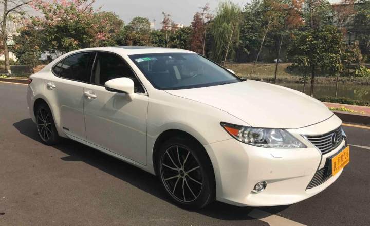 雷克萨斯 es es300h 2.5 舒适版白色自动档