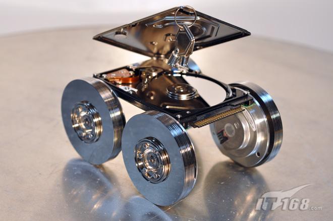 超强变形金刚diy网友超酷改造废旧硬盘