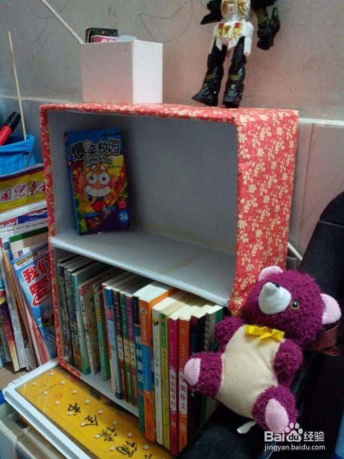 如何使用纸箱制作成漂亮的书柜