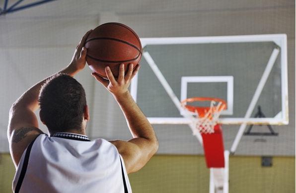 投篮手要控制球手指用力控制球手心自然空心没有听过软手控球