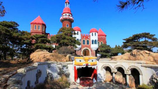 怪楼奇园更添神秘 景点地址: 河北省秦皇岛市北戴河区联峰路与百花