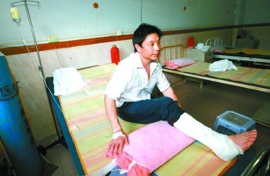 南安两客车迎面相撞 14人受伤8人伤势较重住院