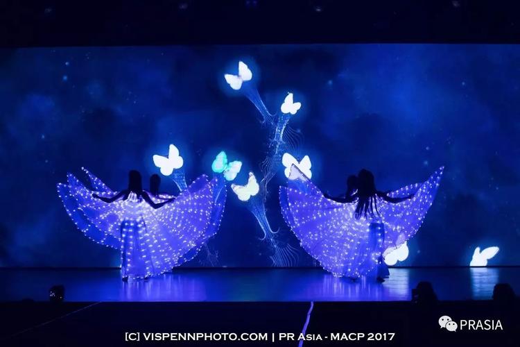 vemor wellness负责人zafi老师化身 "蝴蝶仙子" 上台独舞,犹如一只