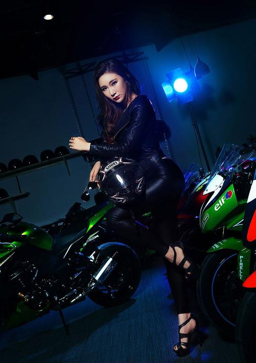 机车辣模帅气冷艳性感无限