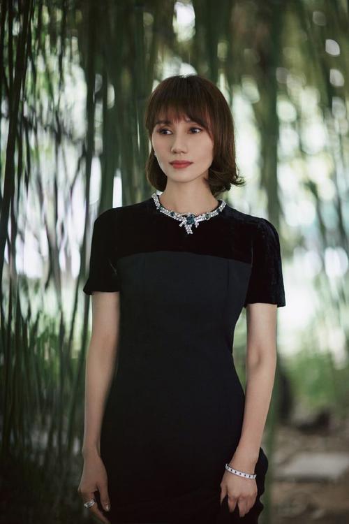 "气质女神"袁泉,44岁依旧高级优雅,她的穿衣搭配很值得学