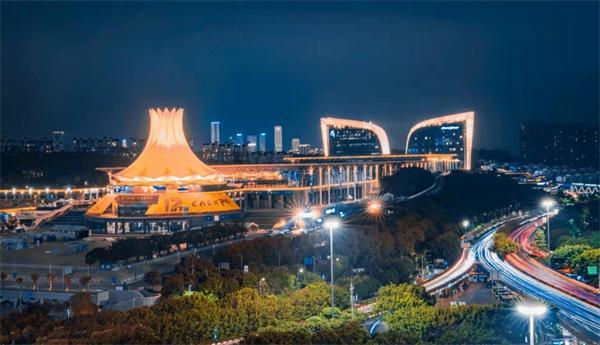 在南宁人心中,南宁国际会展中心不仅仅是一个展览会馆,更是南宁城市