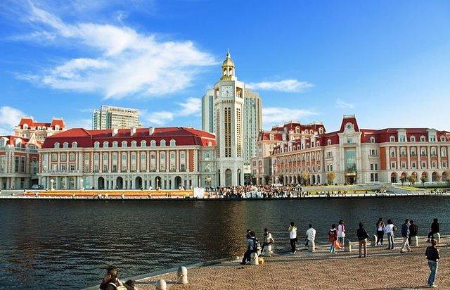 其建设充分考虑了天津的历史文化传统及… 海河文化广场因毗邻古文化