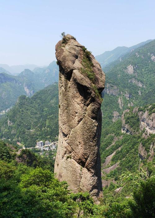 金枪峰圆梦 写美篇     玩户外很久,浙江的众多大山要算温州雁荡山脉
