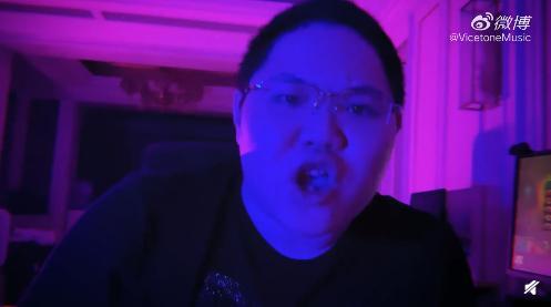 众所周知,嫖老师非常喜欢听电音,曾有一首《pdd-洪荒之力》在网络上