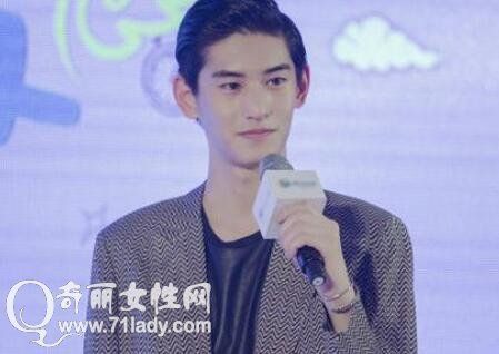 吴倩晒金泰焕片场萌照 金泰焕自曝喜欢时尚清秀的女孩做女友(2)