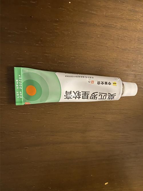 推荐医生介绍的百多邦的莫匹罗星软膏,擦了两天就有明显的效果.