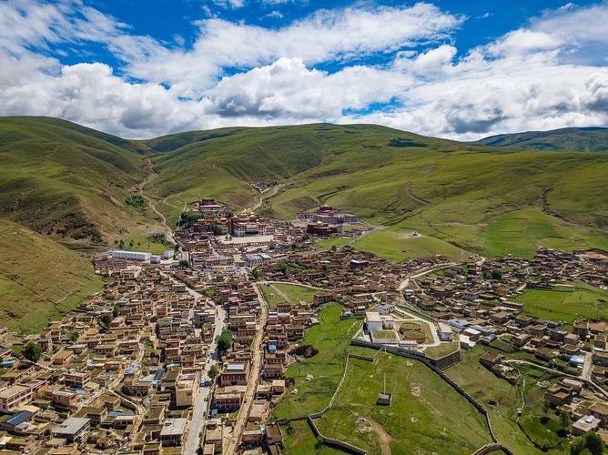 走进丁真的家乡飘在云端的"天空之城"理塘