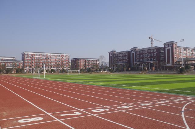 6亿元建设的一所集幼儿园,小学,初中,高中为一体的双语寄宿制学校