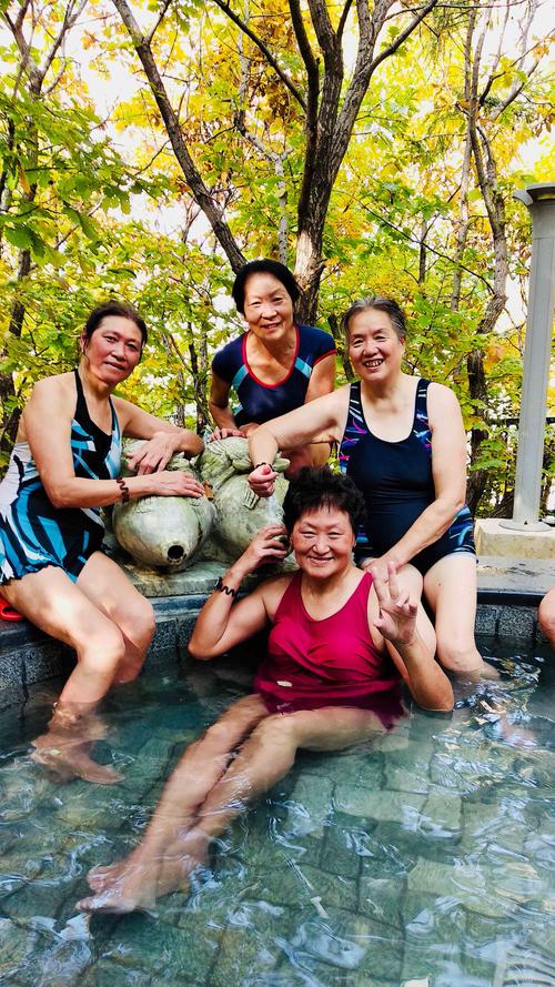 写美篇 2019年10月21日—22日李官龙馨二期泡温泉留影.