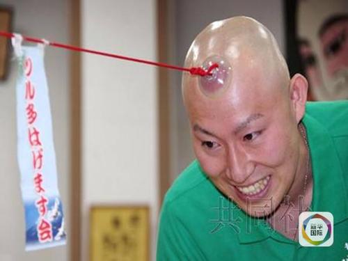 日本举行首届全国性"光头拔河赛"(组图)