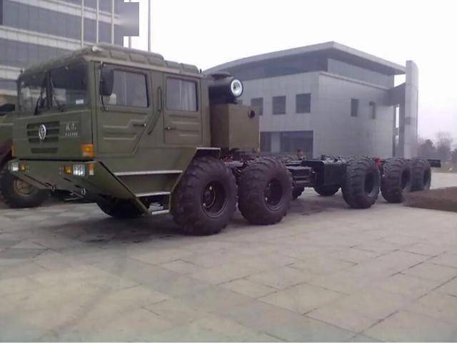 陕汽10x10新型军卡,"俯卧撑,螃蟹走"样样精通,实力不输maz