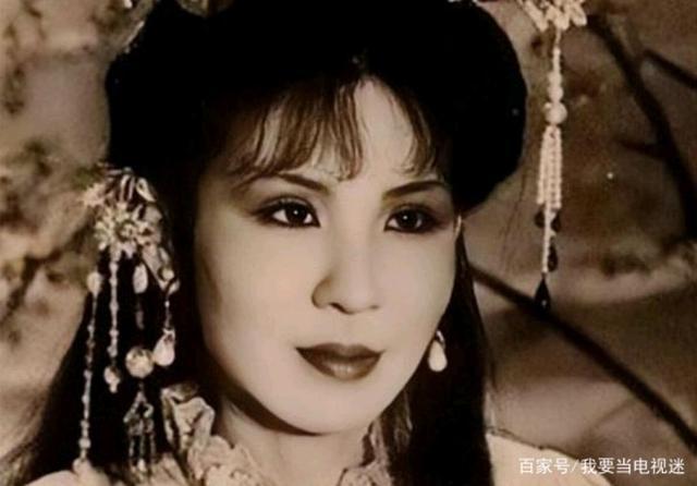 女主角因为长得丑而被嘲笑,看过年轻时的照片,才知误会她了