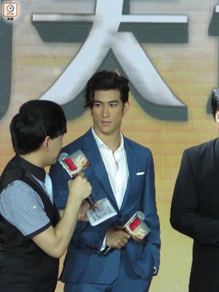 李治廷.