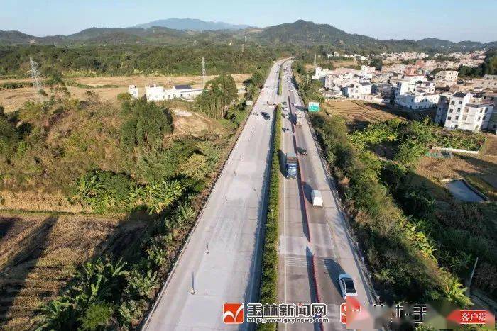 记者从广西岑兴高速(广昆高速公路一部分)兴业至玉林段路面加铺工程