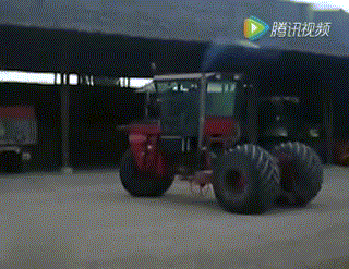 三个轮子的拖拉机好像不多见!