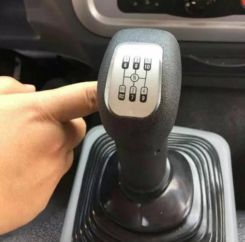 且各档位级差更小,换档操作更平顺,更流畅,燃油经济性更高.