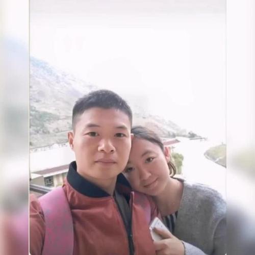 你的儿子已经满一百天了,多可爱的呀!
