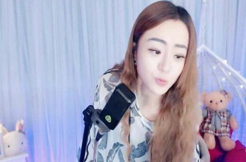 抖音苏谭谭小我私家资料简介,yy烟嗓主播苏谭谭图片,她是如何一步一步