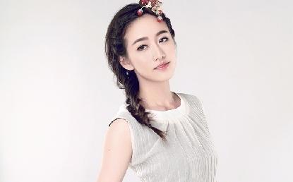 刘美含纯美写真 娇俏而彰显灵动气质