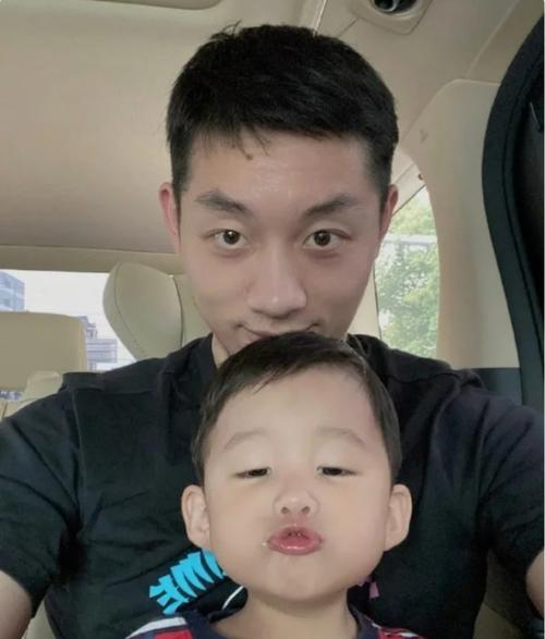2019年9月16日,许昕在社交媒体上分享了媳妇生子的喜讯,如今儿子都