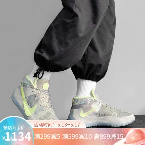 体重大的朋友穿着kd13快速启动的时候可以明显感觉到回弹,很适合投手