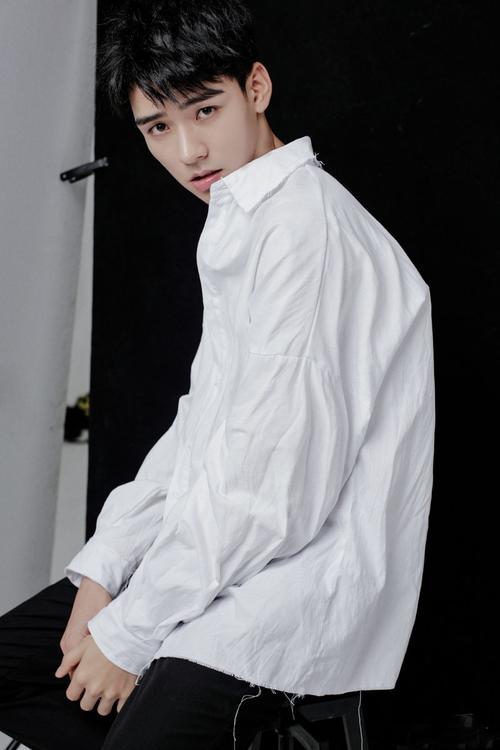 帅哥,龚俊,帅哥,白净,小鲜肉龚俊清爽帅气白衬衫写真