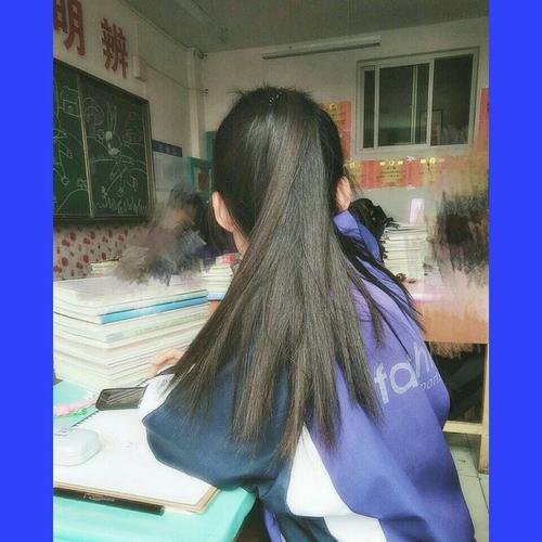 你走路带着风谁也不知道你膝盖上仍有曾摔伤的淤青 @懒惰的猪