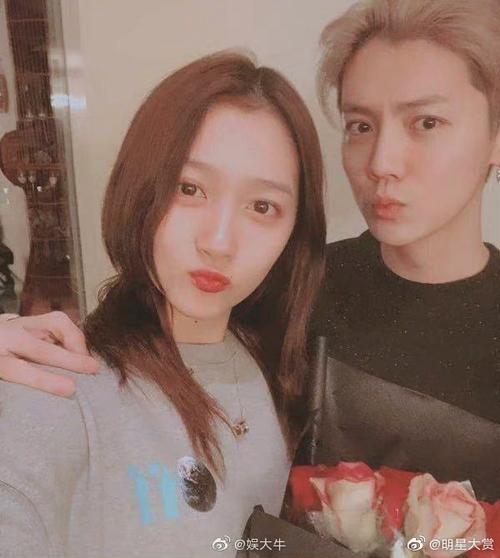 鹿晗关晓彤恋爱四周 