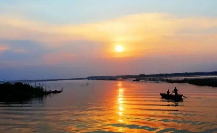 是全国七大淡水湖之一骆马湖新沂骆马湖旅游发展有限公司楼阁亭台交错