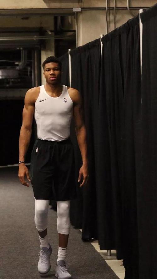 字母哥的身体素质变强,姚明当年能做到,周琦:我也可以