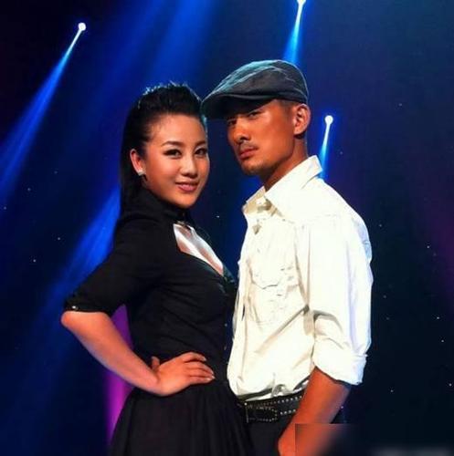 张冬玲曾被称超女大妈走红后被误会阿宝妻子现在模样大变