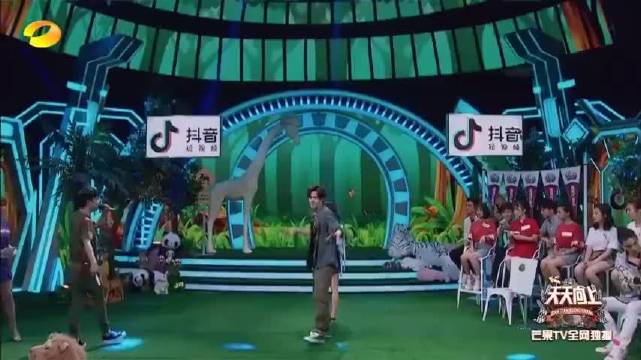 王一博 王子璇 舞蹈模仿动物,好可爱天天向上王一博