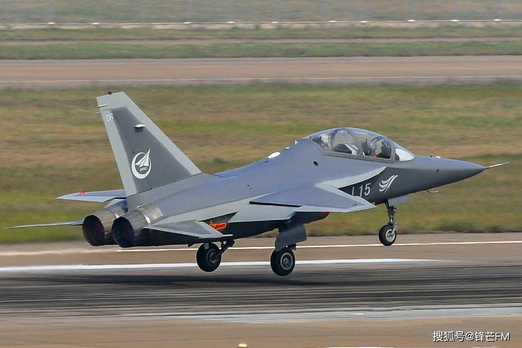 l-15猎鹰高级教练机
