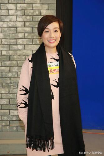 49岁蔡晓仪近况令人担忧,面容憔悴神情呆滞,至今单身