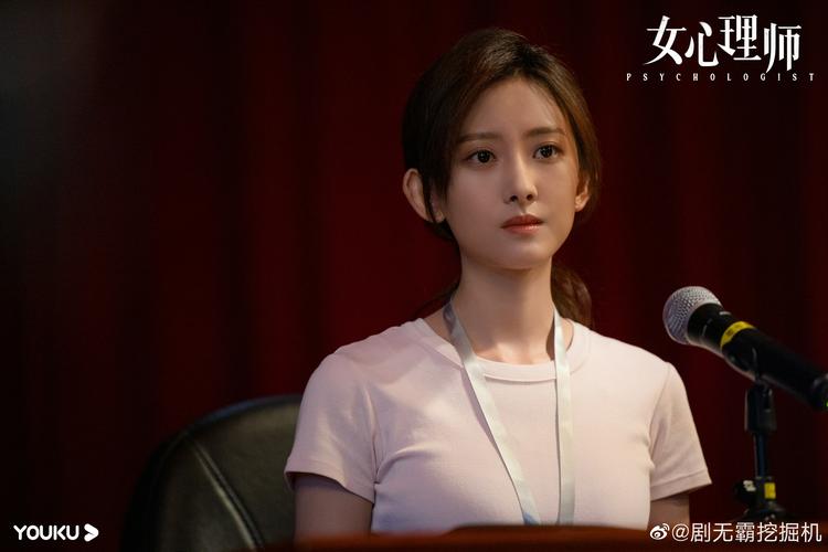 女心理师姚可欣一套立人设的操作下来属实是把我惊讶到了