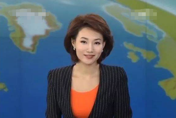 李梓萌戴假发工作14年,摘下假发气质大变