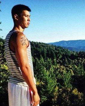 透过微电影看林书豪纹身