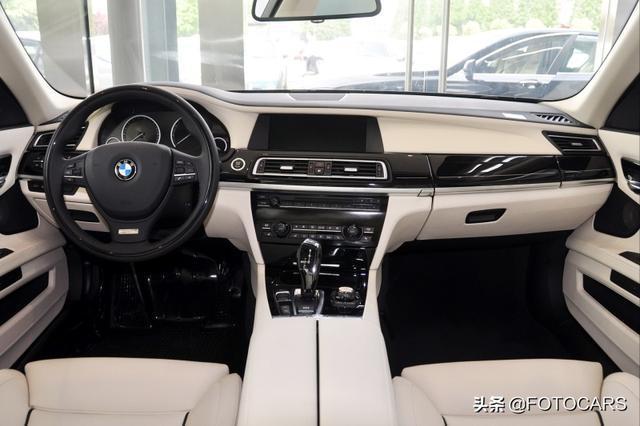 宝马最豪内饰感受下bmw760liv12施坦威