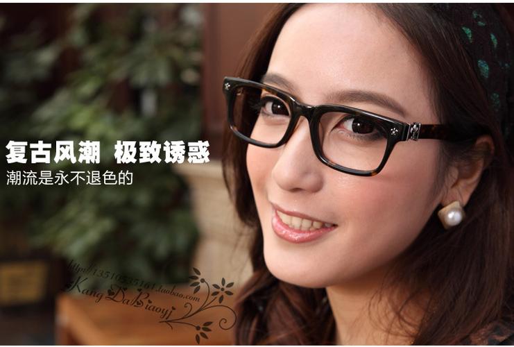 每副眼镜均有配送原装的眼镜盒,眼镜布,螺丝*等.
