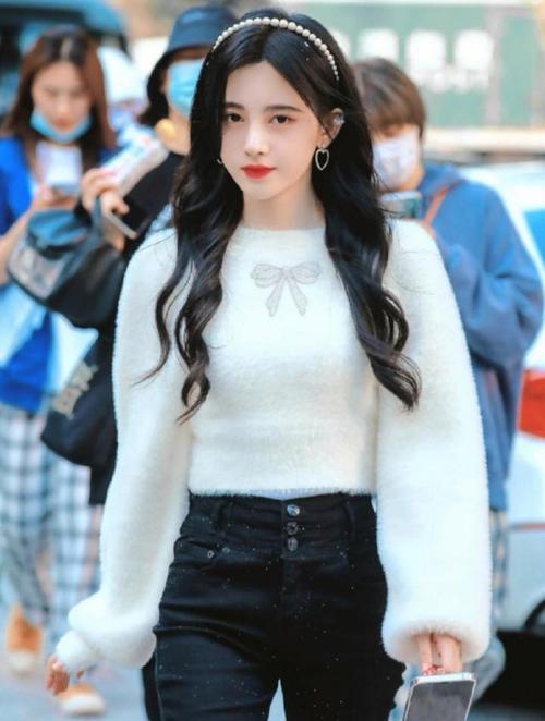 跟鞠婧祎学恋爱约会穿搭,活泼元气又清纯,网友:女友穿