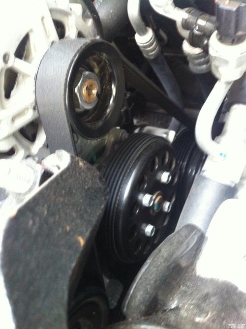 唯独皮带着两刻螺丝有锈迹.