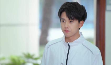 《全世界最好的你》:张耀在线演绎凭本事单身,化妆了解一下?