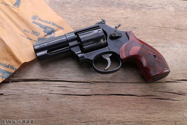 史密斯韦森19型随身携带转轮手枪配备枪口装置提高射击可控性