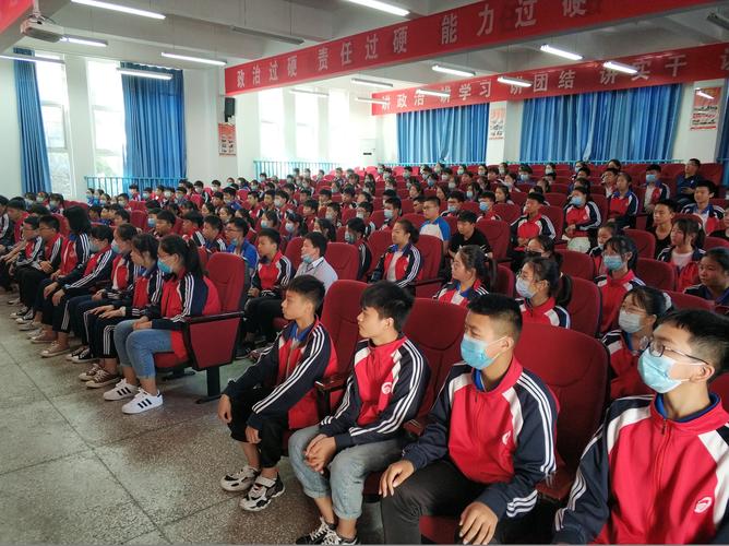 弘扬法治精神 共筑法制校园——沁阳市实验中学法制报告会