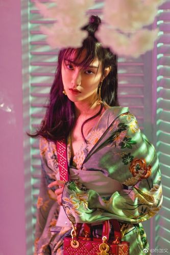 组图:《沙海》短发小花陈泇文 原来长发时这么仙!